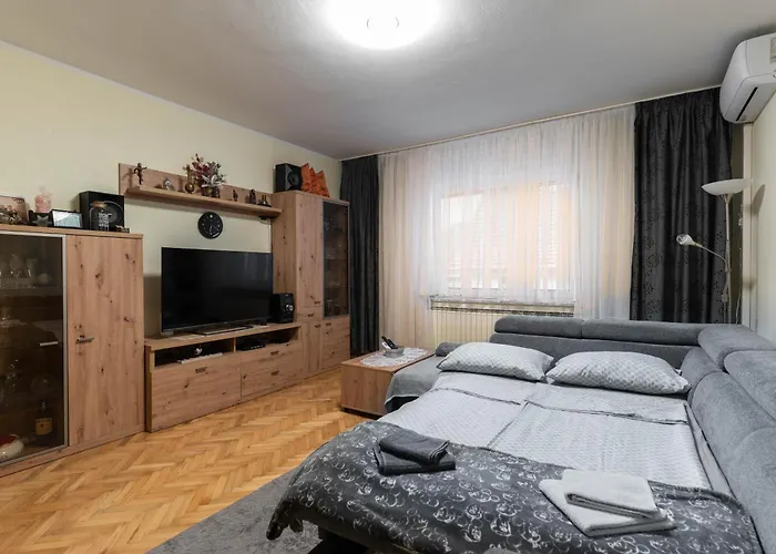Cosy House - Home Base